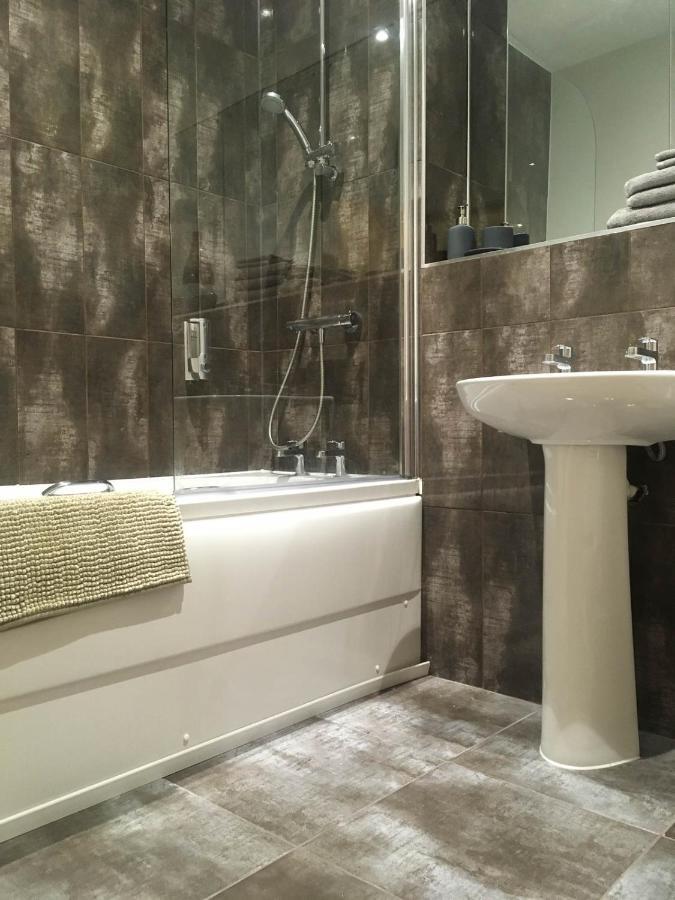Luxury 1 Bed Apartment In City Centre With Parking Chester Exterior foto